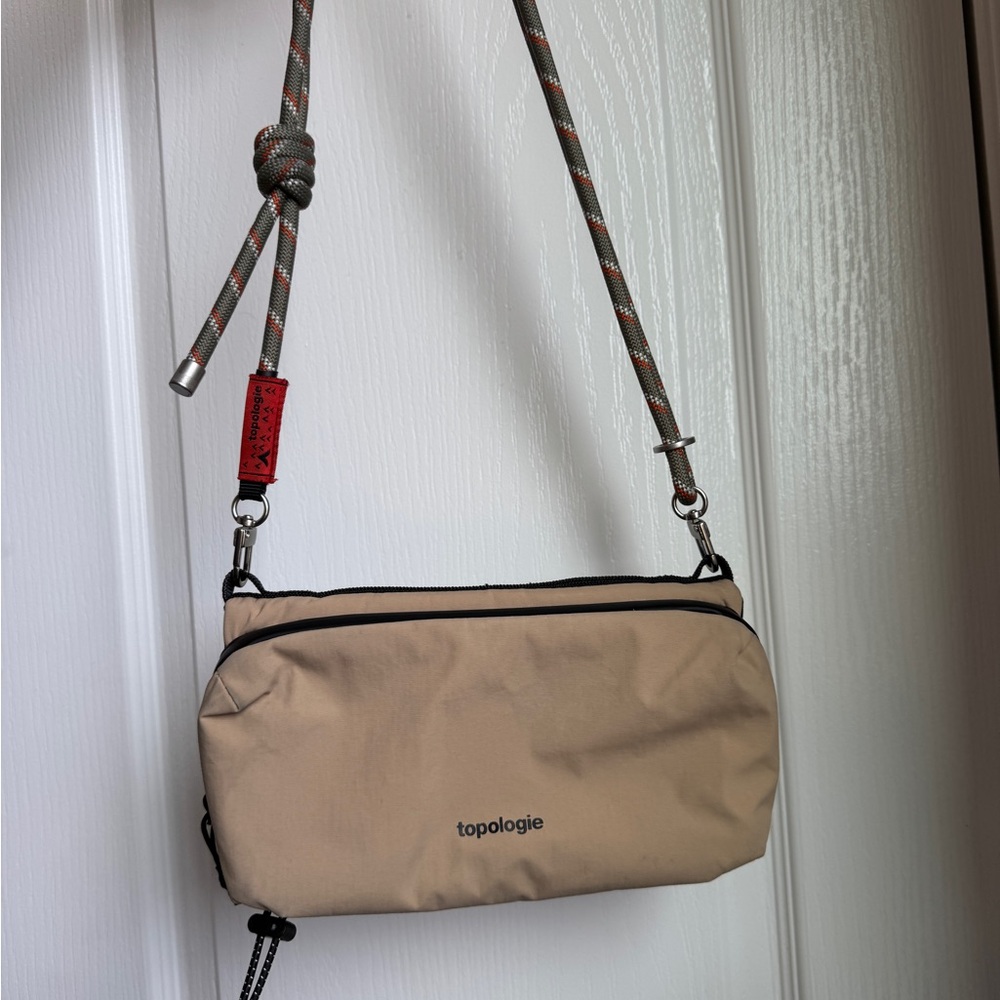 Topologie Bottle Sacoche Crossbody and Rope Strap